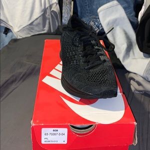 All black nike fly knit!